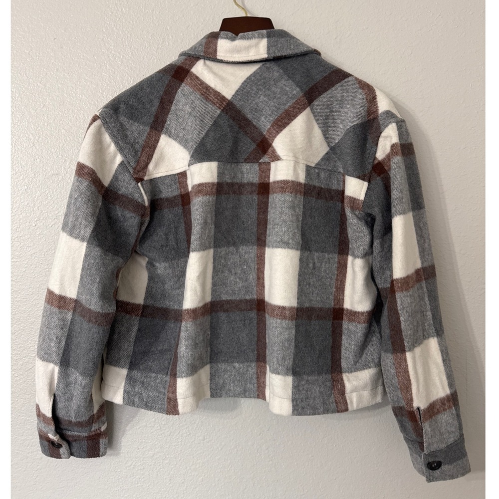 Altard State Gray Plaid Button Front Cropped Flannel Shacket Medium - Picture 3 of 5